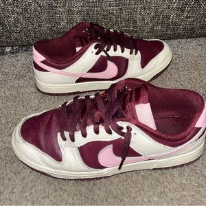 Worn a couple time in good condition I always work don’t have time to wear them.